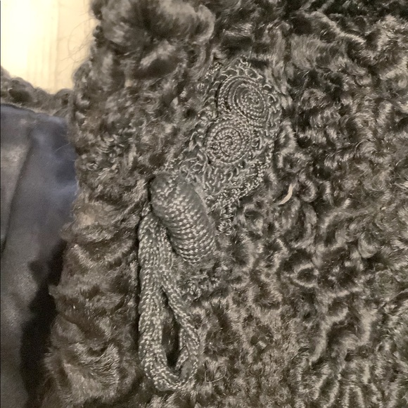 Cape, black lamb’s wool - Picture 4 of 5